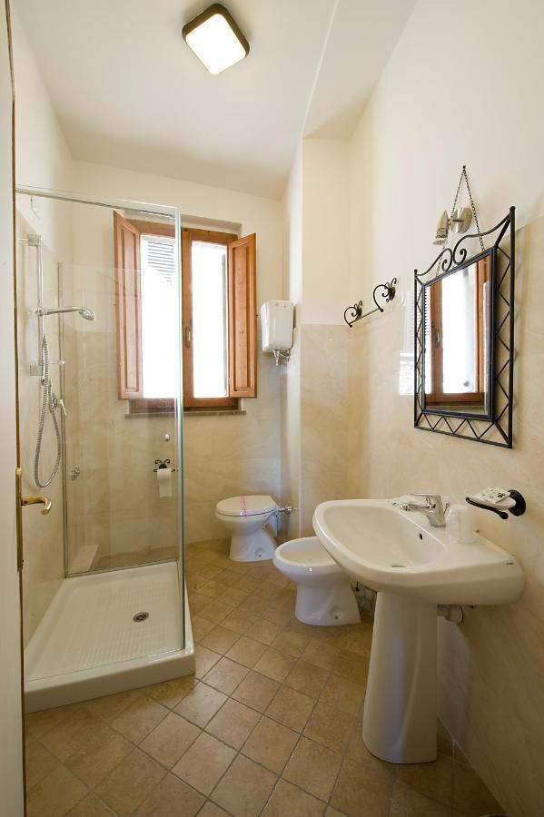 Hotel Properzio Assisi Bagian luar foto