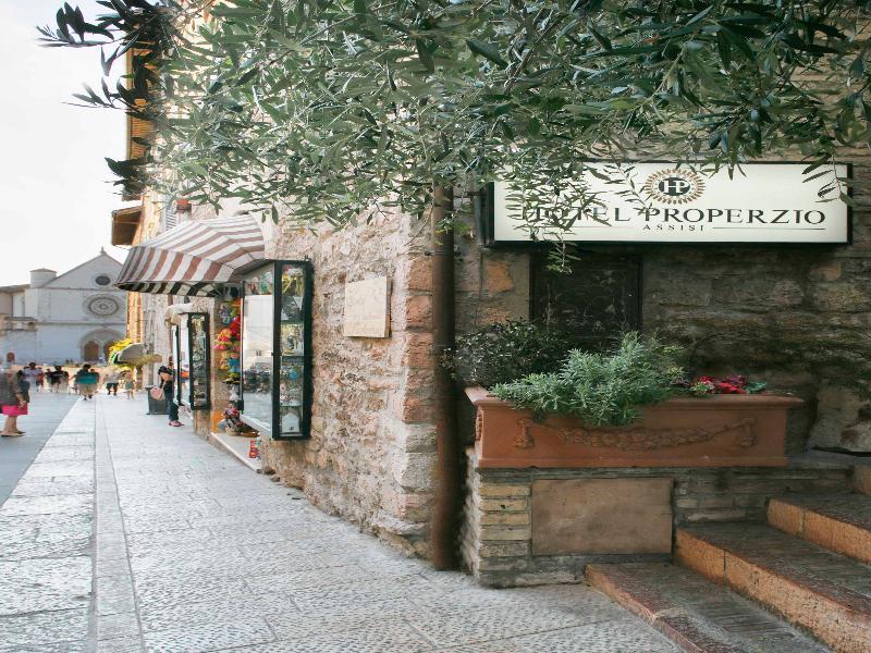 Hotel Properzio Assisi Bagian luar foto