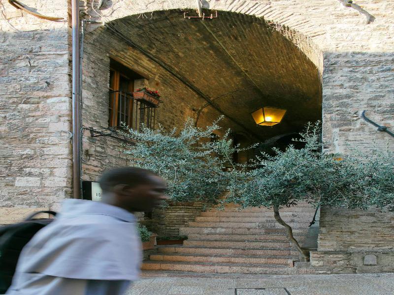 Hotel Properzio Assisi Bagian luar foto