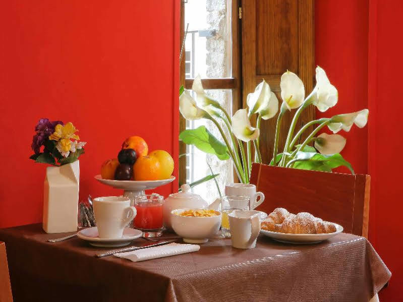 Hotel Properzio Assisi Bagian luar foto