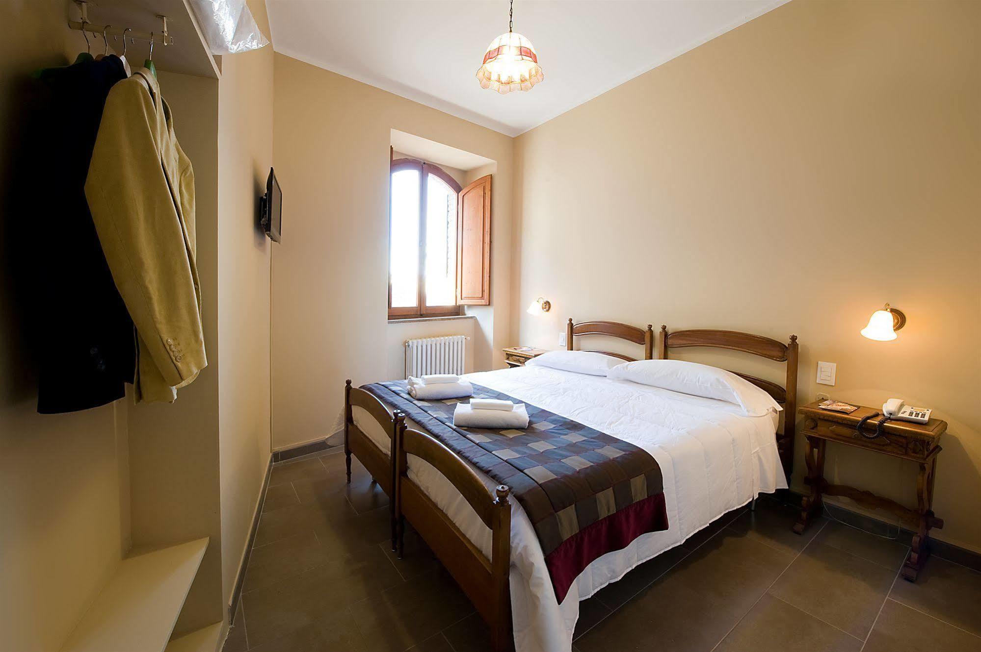 Hotel Properzio Assisi Bagian luar foto