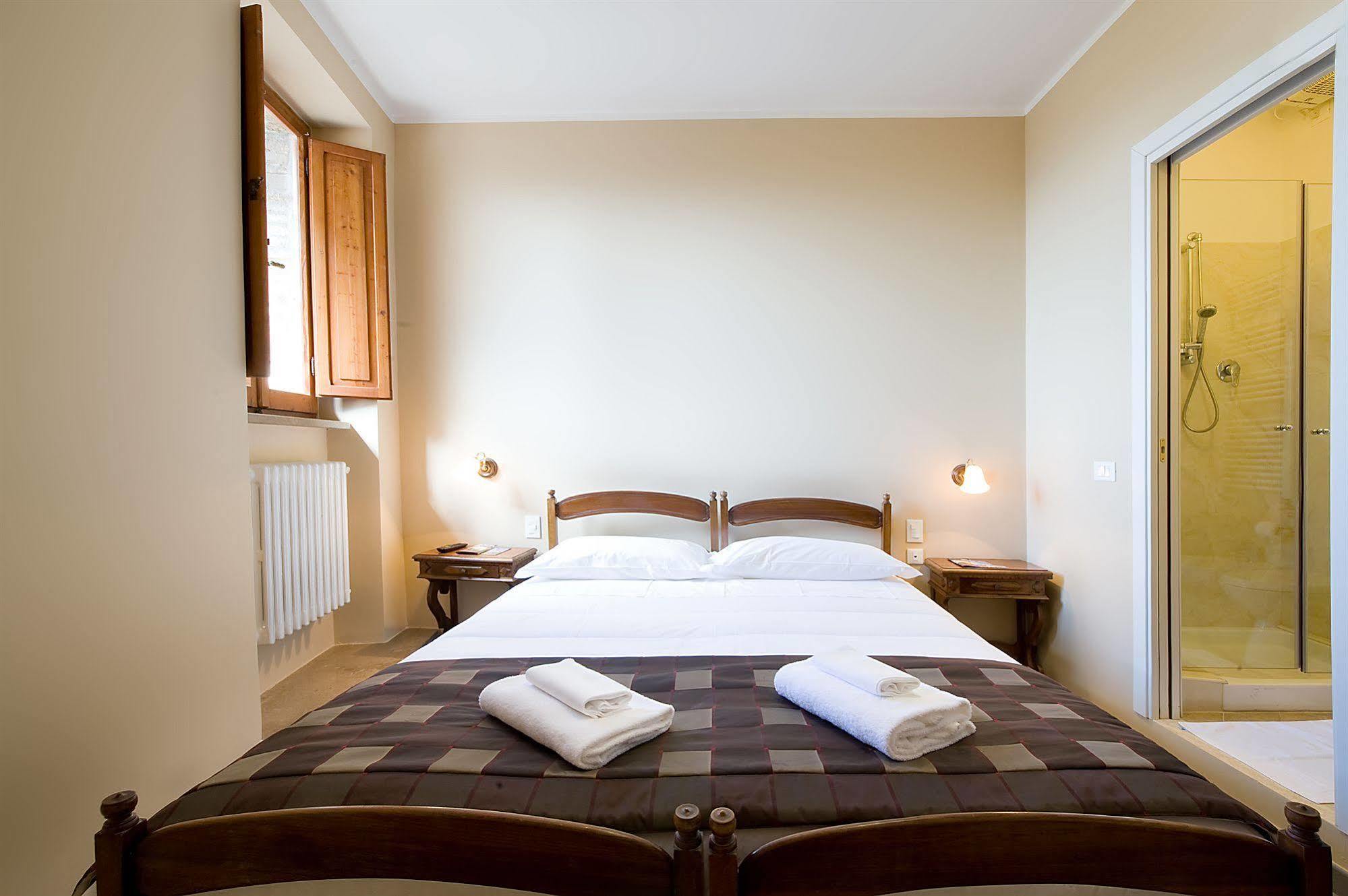Hotel Properzio Assisi Bagian luar foto