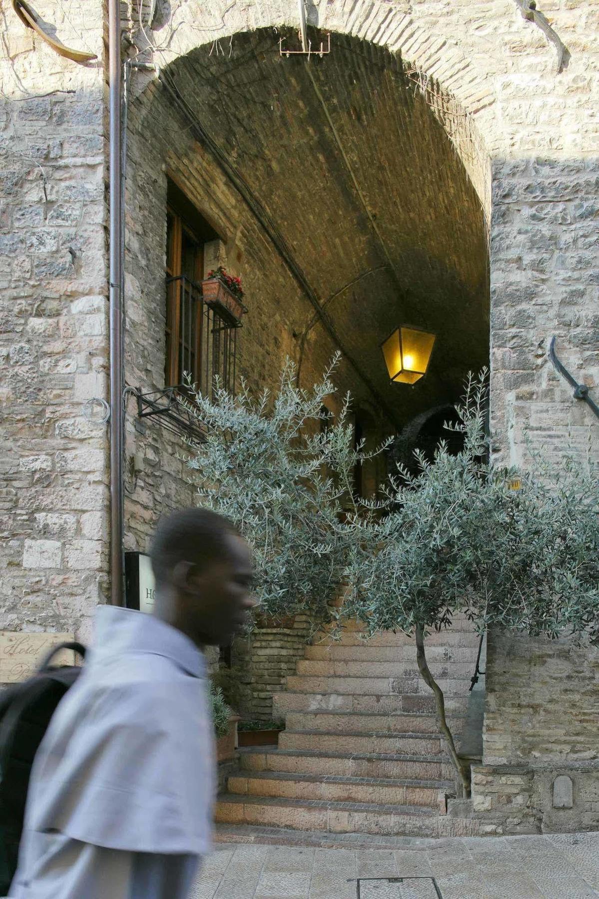 Hotel Properzio Assisi Bagian luar foto