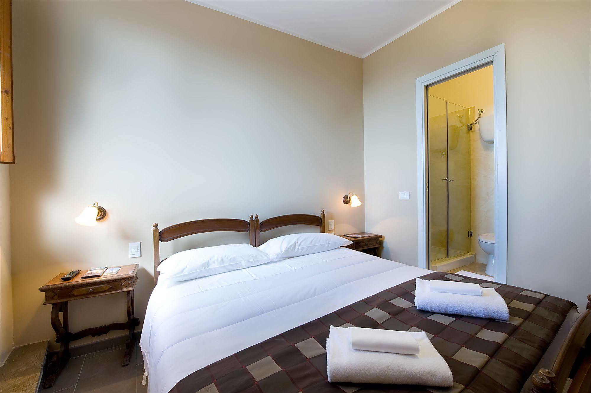 Hotel Properzio Assisi Bagian luar foto