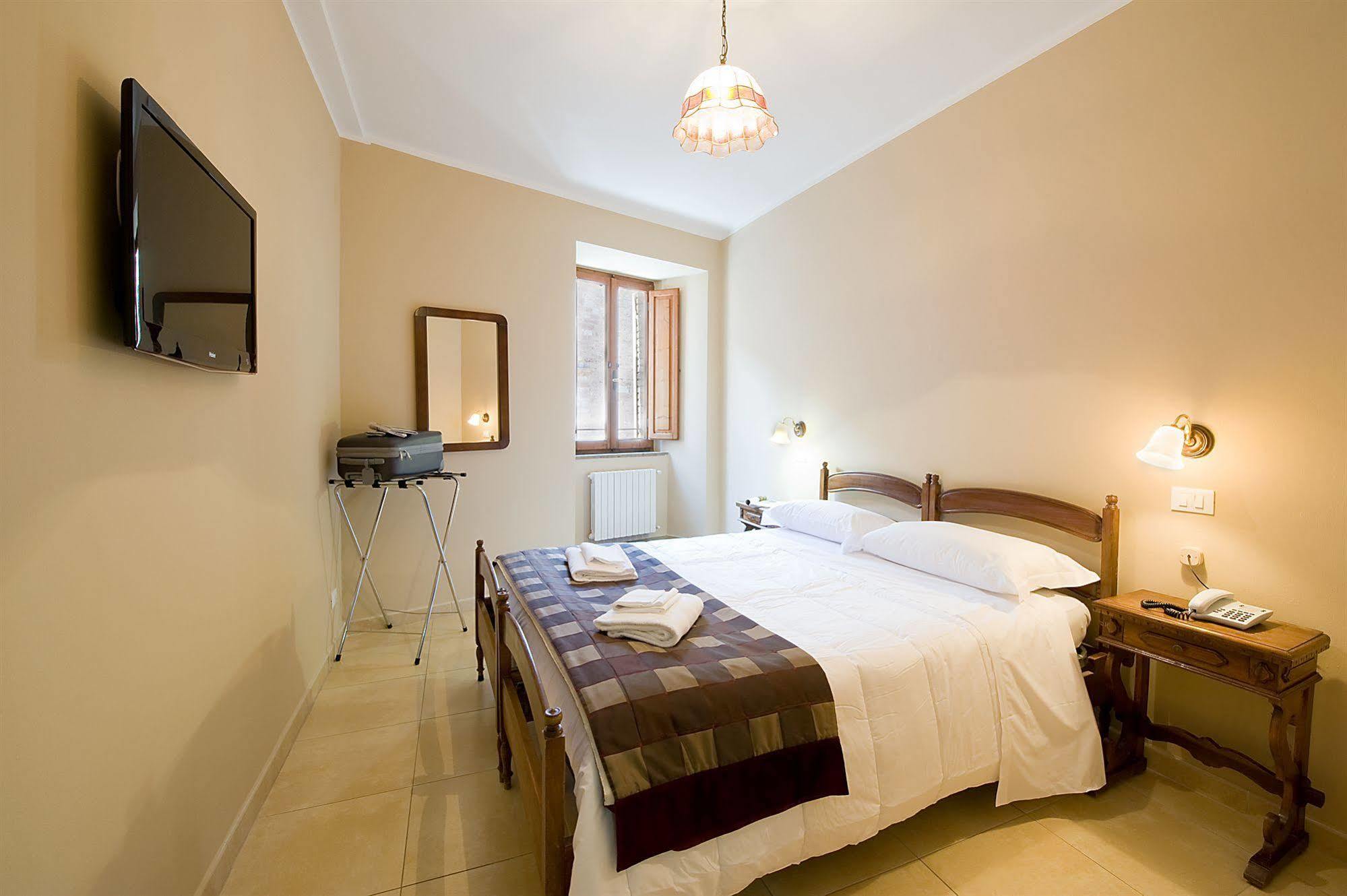 Hotel Properzio Assisi Bagian luar foto