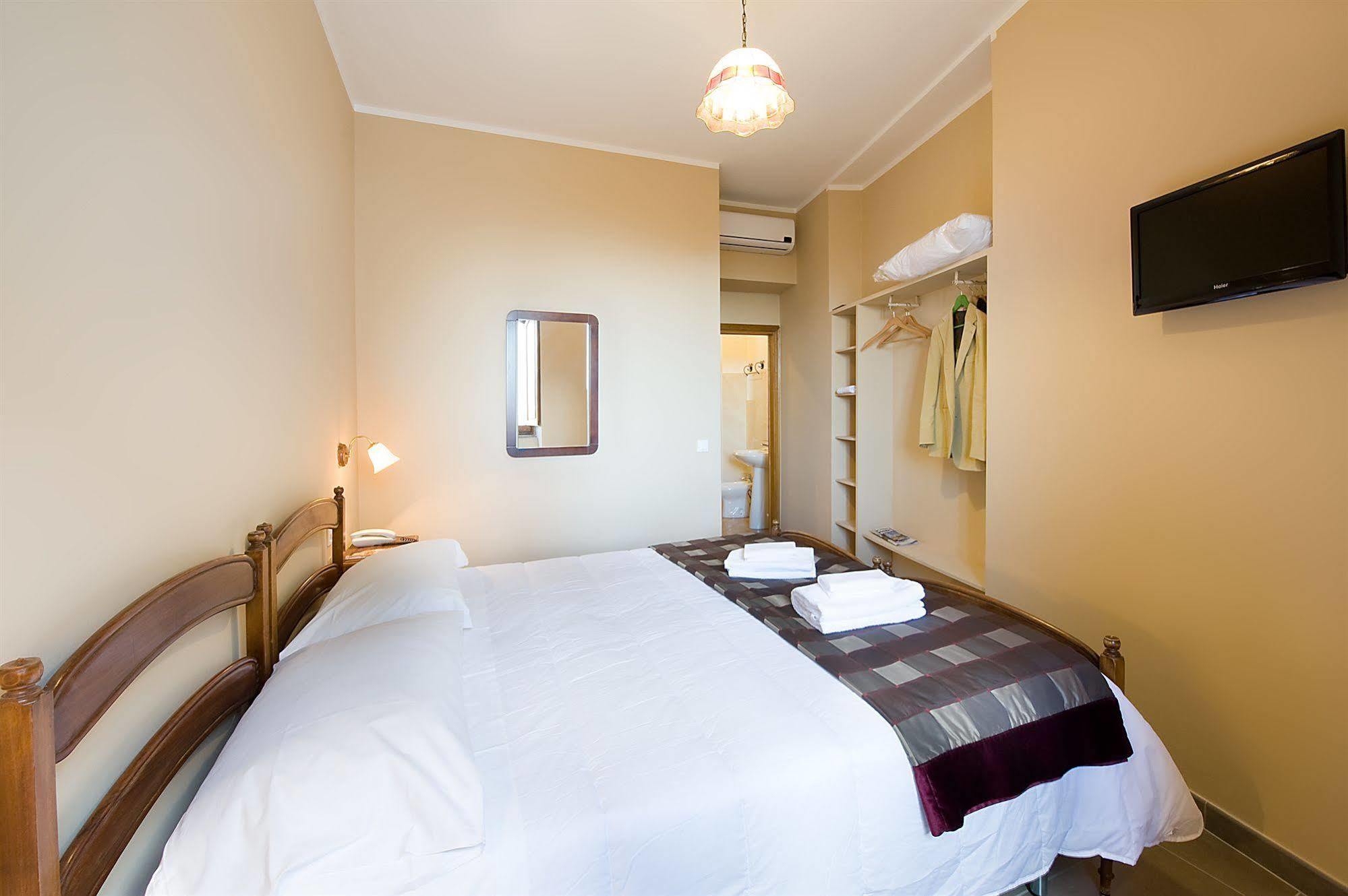 Hotel Properzio Assisi Bagian luar foto